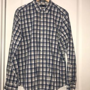 Gap men’s plaid button down shirt